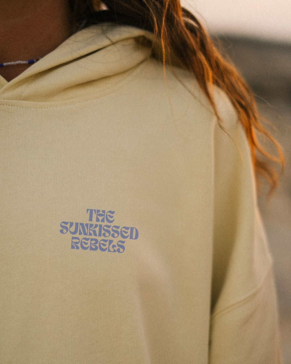 Nahaufnahme vom Print vorne des A Good Day Hoodie von The Sunkissed Rebels.