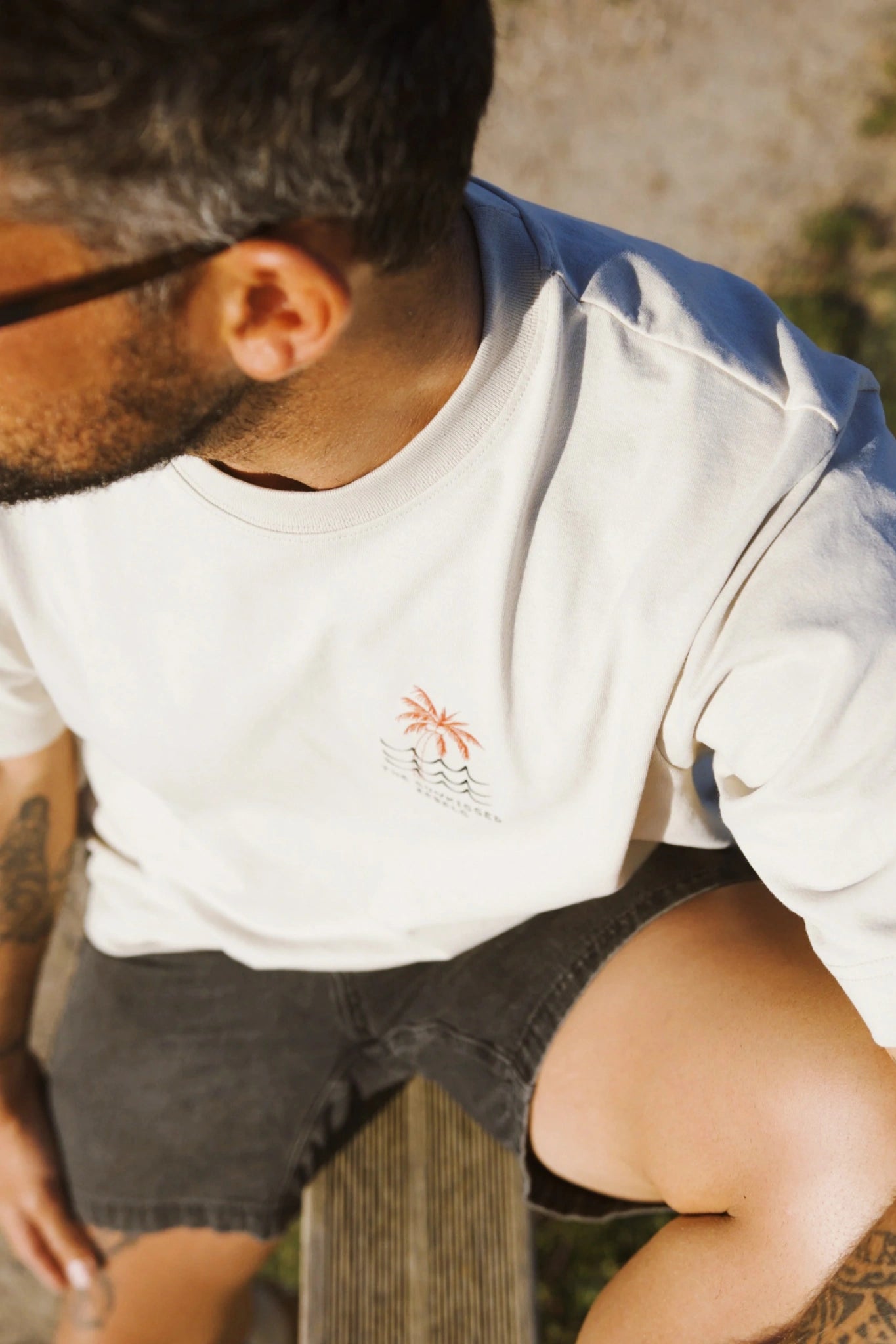 Oversized T-Shirt Sand Waves Palm Trees kleines Brustlogo Detail hochwertiger Stoff Sommer Mode