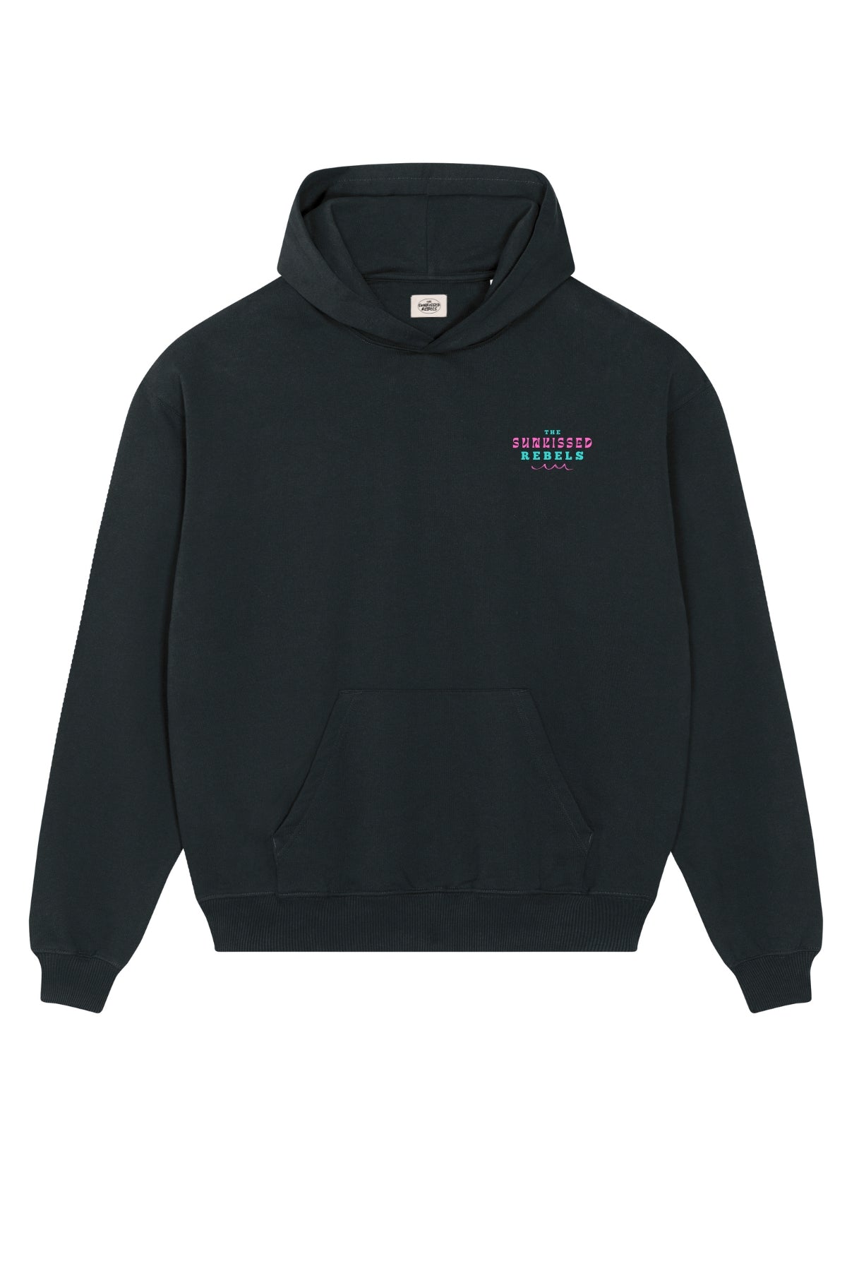 Oversized & Unisex Hoodie in schwarz mit The Sunkissed Rebels Aufschrift.