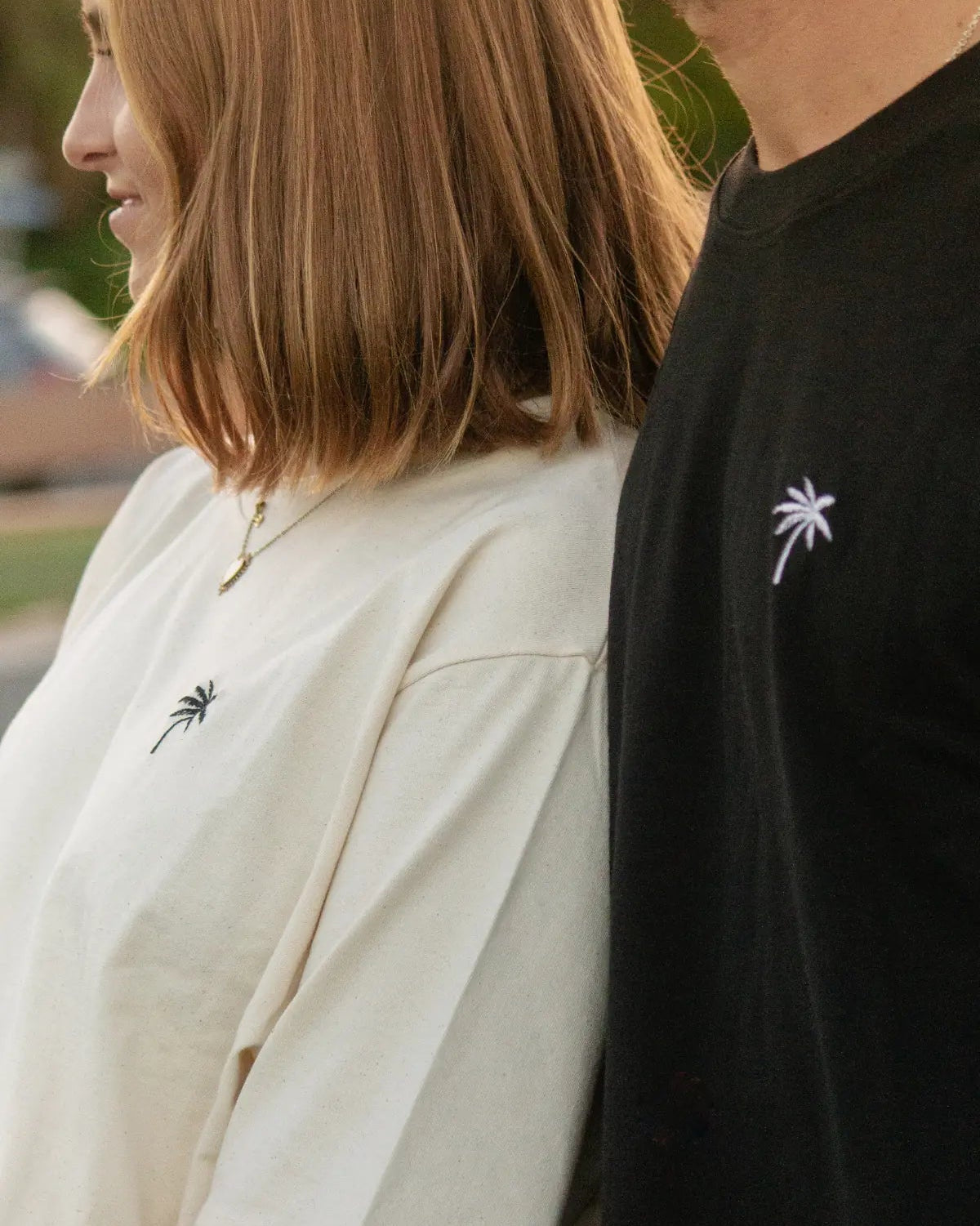 Oversized T-Shirt in schwraz von The Sunkissed Rebels – stylischer Paarlook mit Streetwear-Vibe
