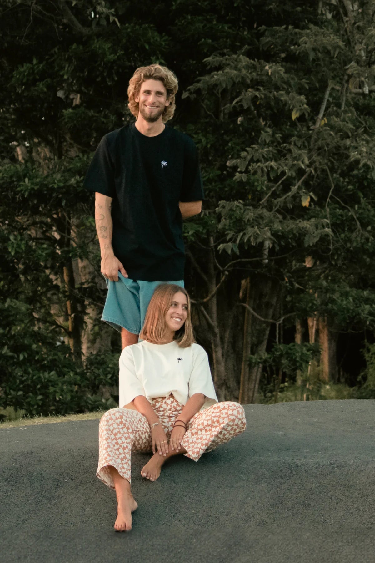 Schwarzes Oversized T-Shirt von The Sunkissed Rebels – Urban Style mit Statement-Look