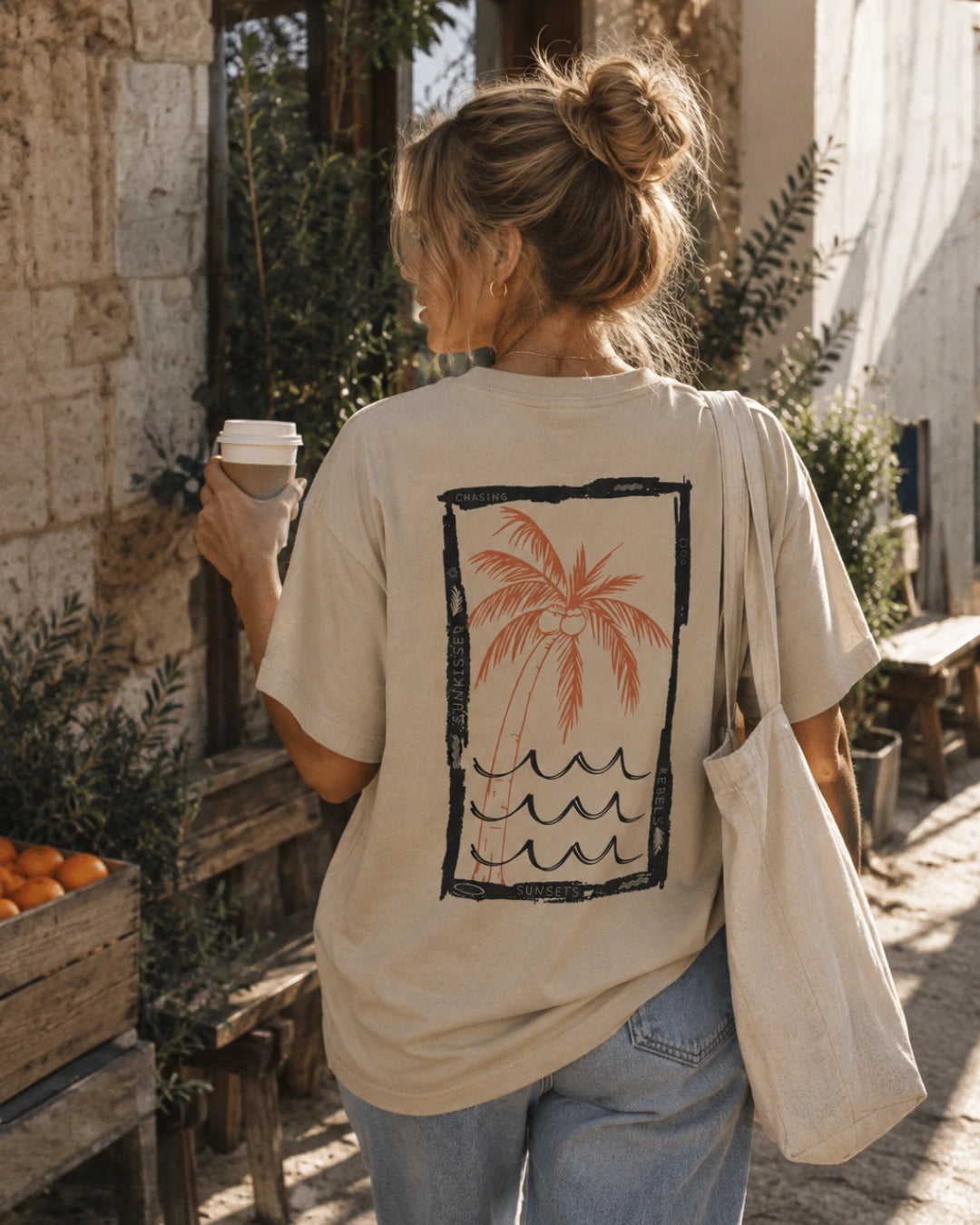 Waves & Palm Trees Oversized T-Shirt in Sand – großer Palmen Backprint