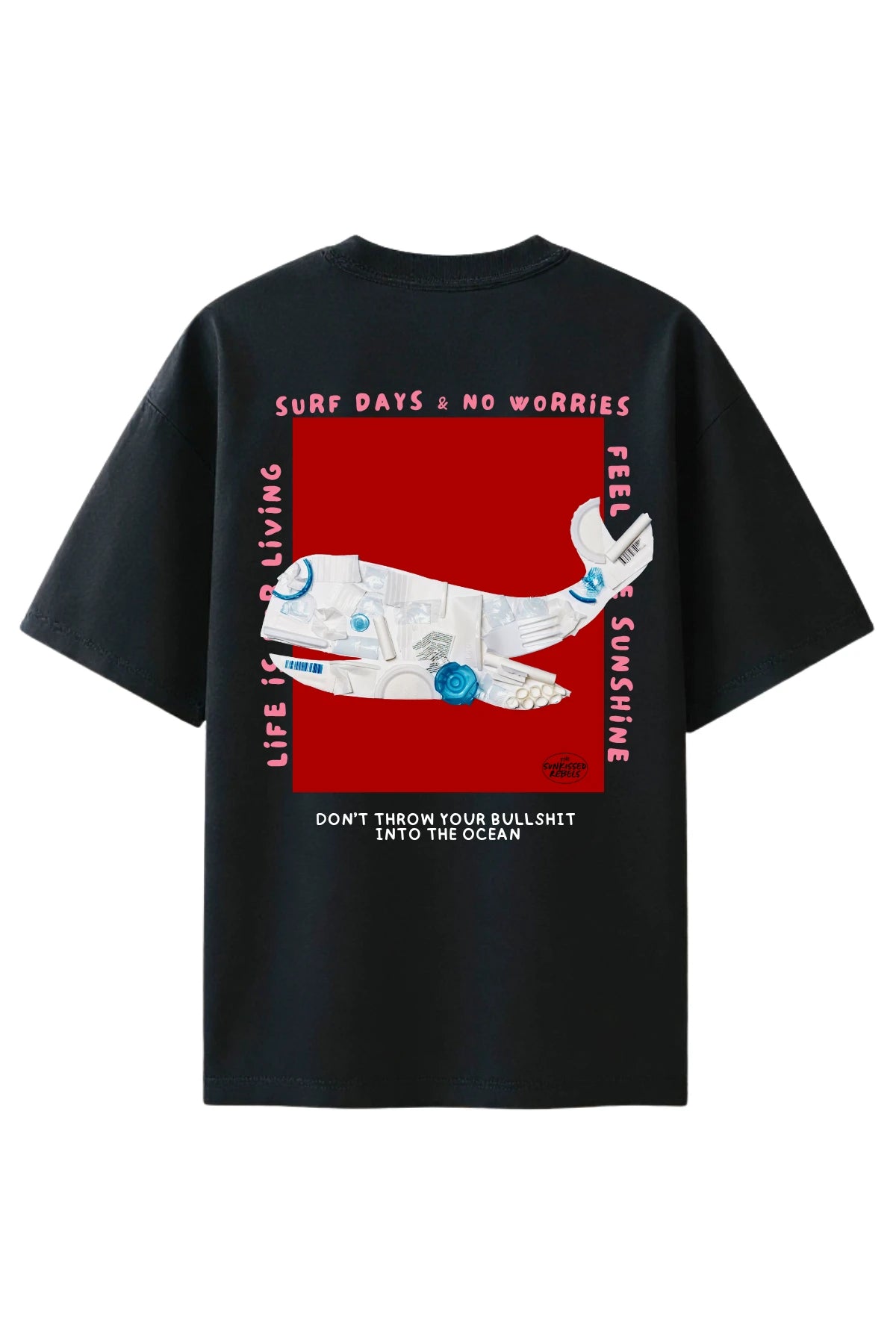 Oversized Black T-Shirt mit großem Wal-Print aus recycelten Materialien und Statement „Don’t throw your bullshit into the ocean“.