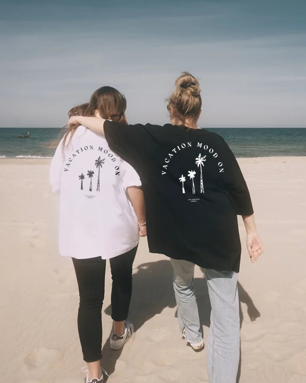 Schwarzes Vacation Mood On T-Shirt – Freundinnen am Strand