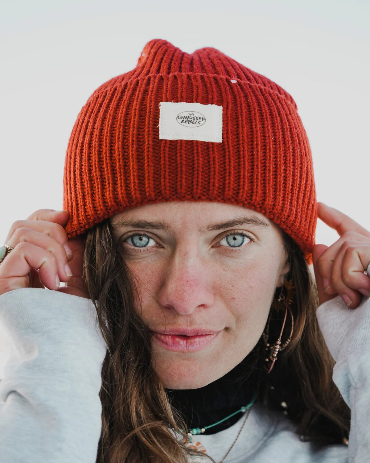 Produkt Nahaufnahme des Rebels Big Beanie Rusty Red von The Sunkissed Rebels