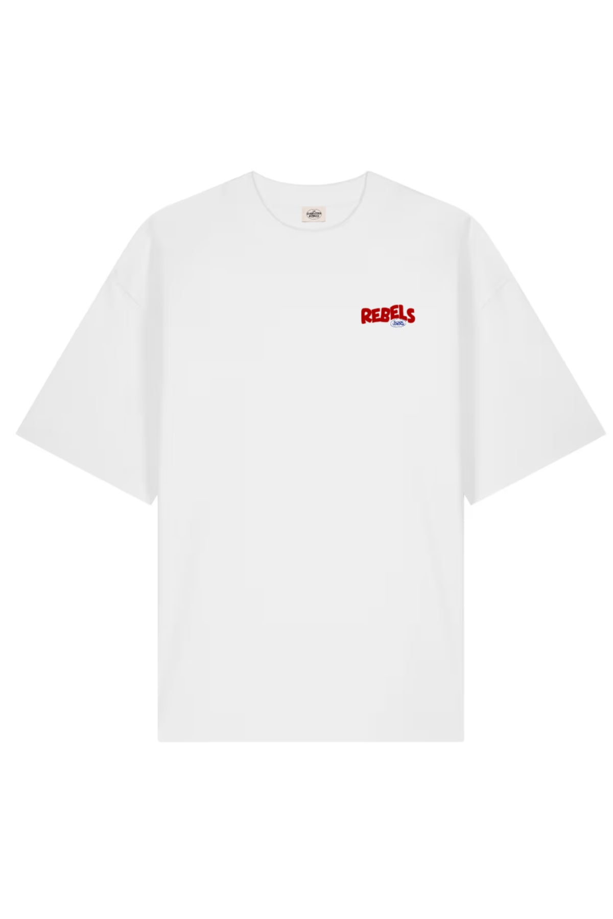 Vorderansicht des weißen Rebels Surf Wear T-Shirts im Oversized-Schnitt mit dezentem roten Logo-Print auf der linken Brust.