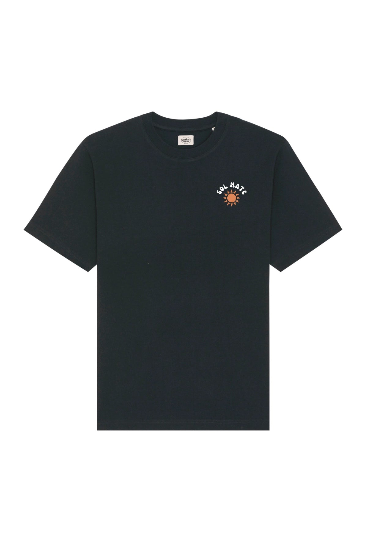 Vorderseite schwarzes Sol Mate Shirt mit Sonnenlogo – The Sunkissed Rebels