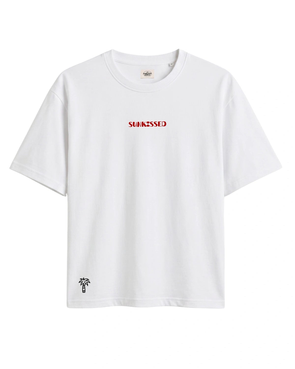 Weißes Sunkissed Original Light T-Shirt mit rotem Logo vorne, Studio Produktbild