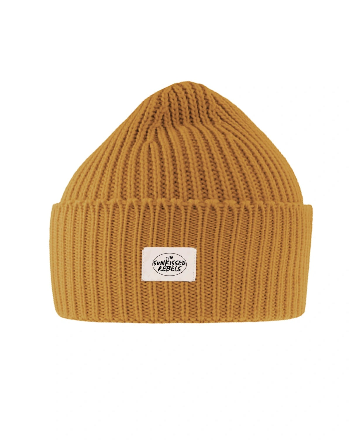 Rebels Big Beanie in Honey Gold von The Sunkissed Rebels aus gerippter Strickstruktur vor weißem Hintergrund