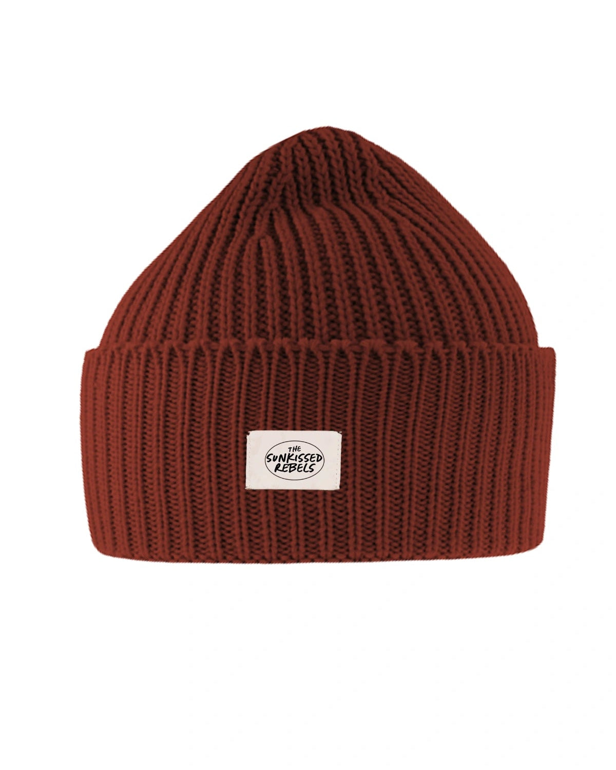 Rebels Big Beanie in Rusty Red von The Sunkissed Rebels aus gerippter Strickstruktur vor weißem Hintergrund