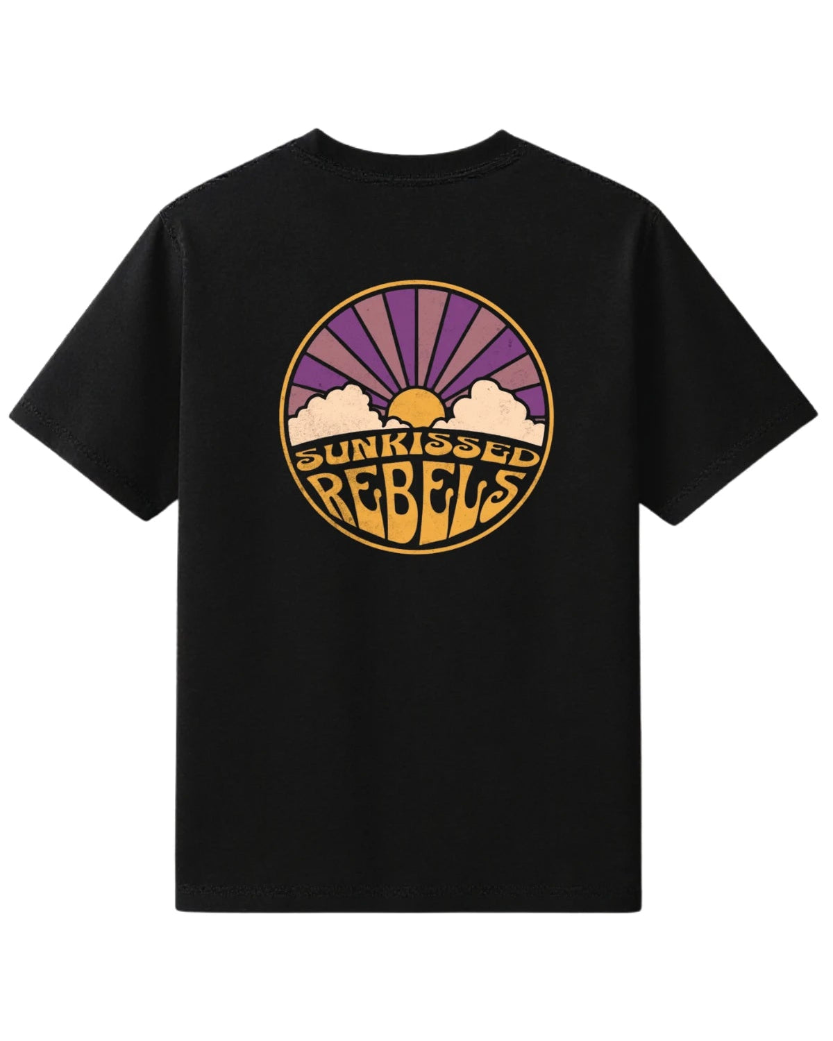 unkissed Rebels T-Shirt Schwarz mit großem Retro-Backprint Sonne-und-Wolken Grafik.