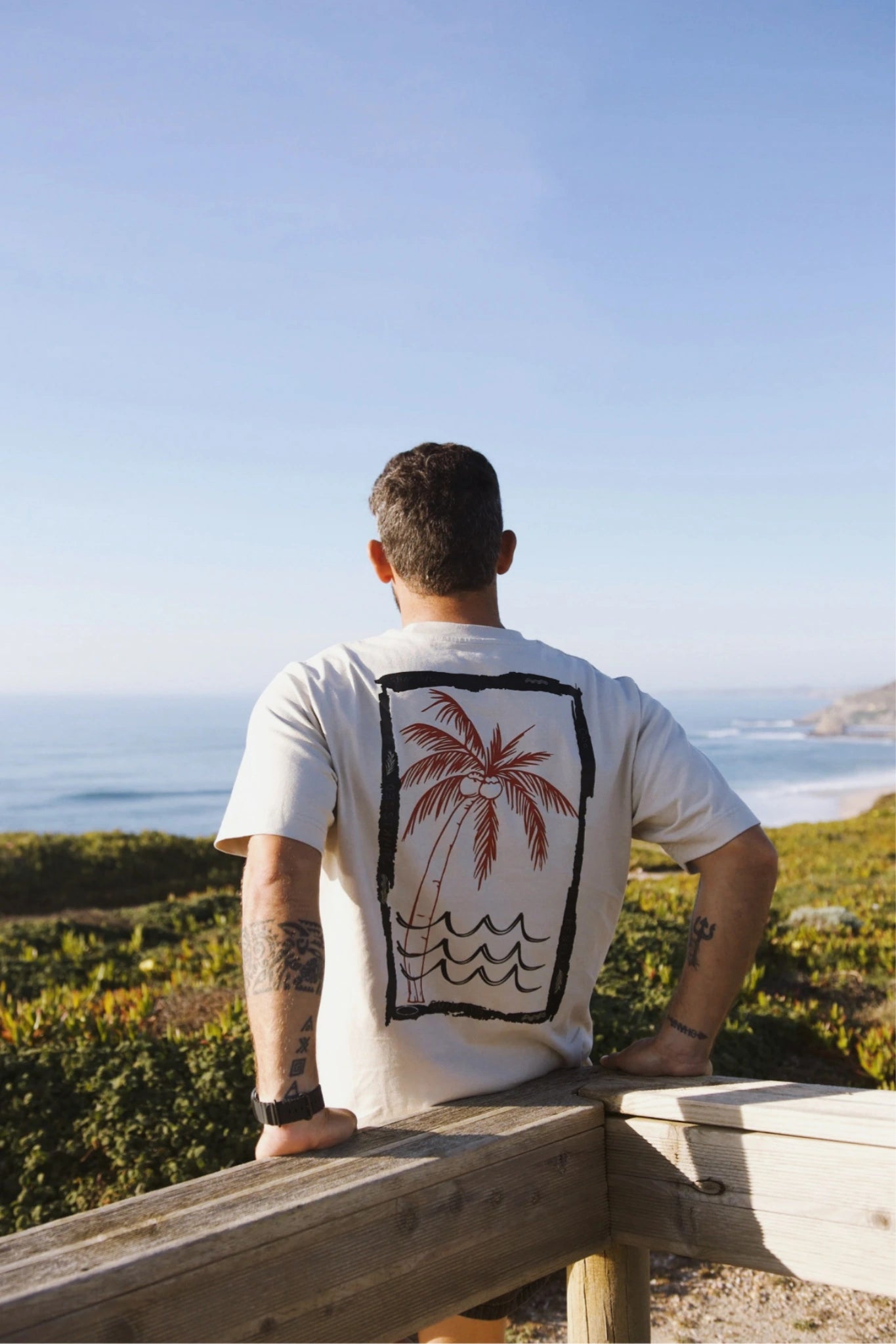 Oversized T-Shirt Sand Waves Palm Trees Rückenprint Palmen Design Herren am Meer Sommer Outfit