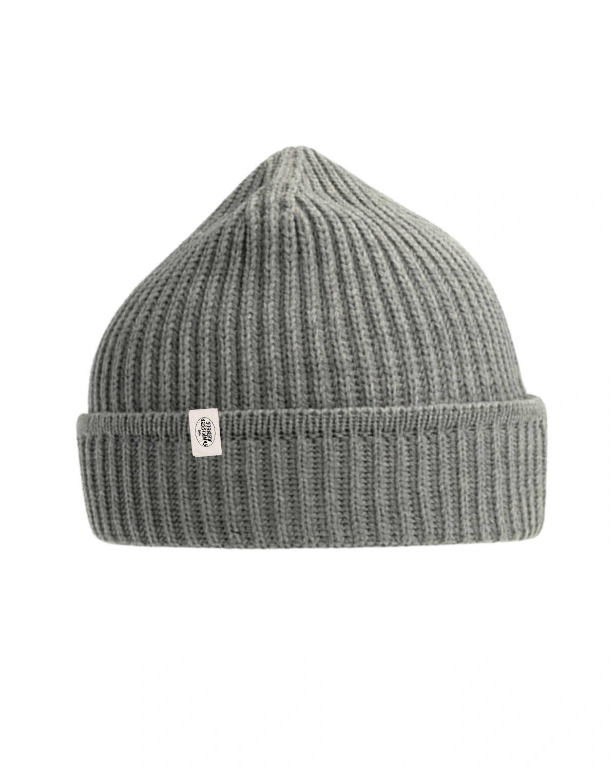 Storm Grey Beanie von The Sunkissed Rebels aus gerippter Strickstruktur vor weißem Hintergrund
