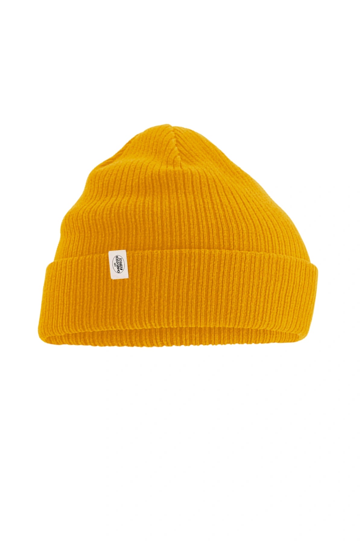 Sunset Yellow Beanie von The Sunkissed Rebels aus gerippter Strickstruktur vor weißem Hintergrund