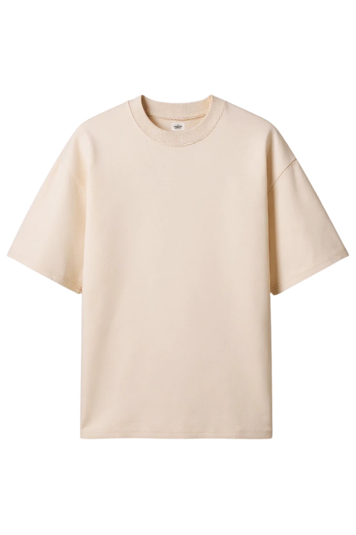 Vorderansicht des beigefarbenen The Sunkissed Rebels Basic Oversized T-Shirts in Natural Raw.