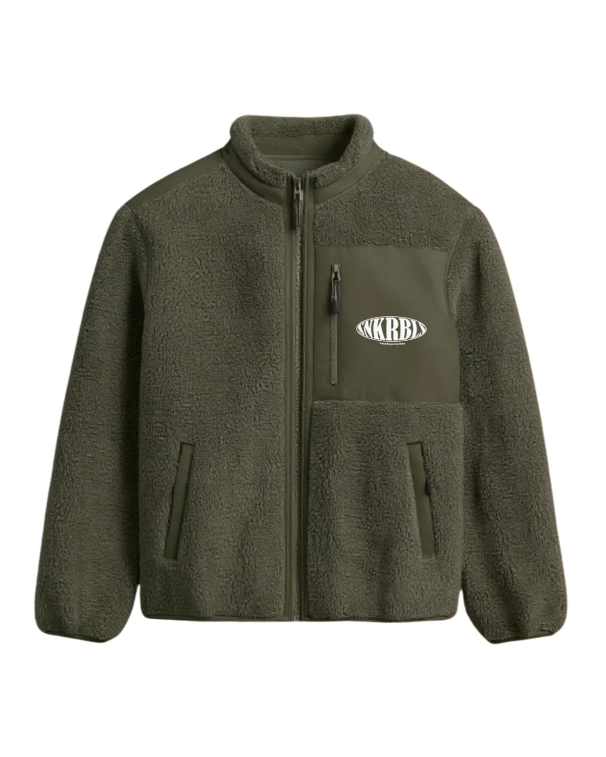 Vorderansicht der The Sunkissed Rebels Fleece Jacket in Khaki mit Reißverschluss und Logo auf der Brusttasche.