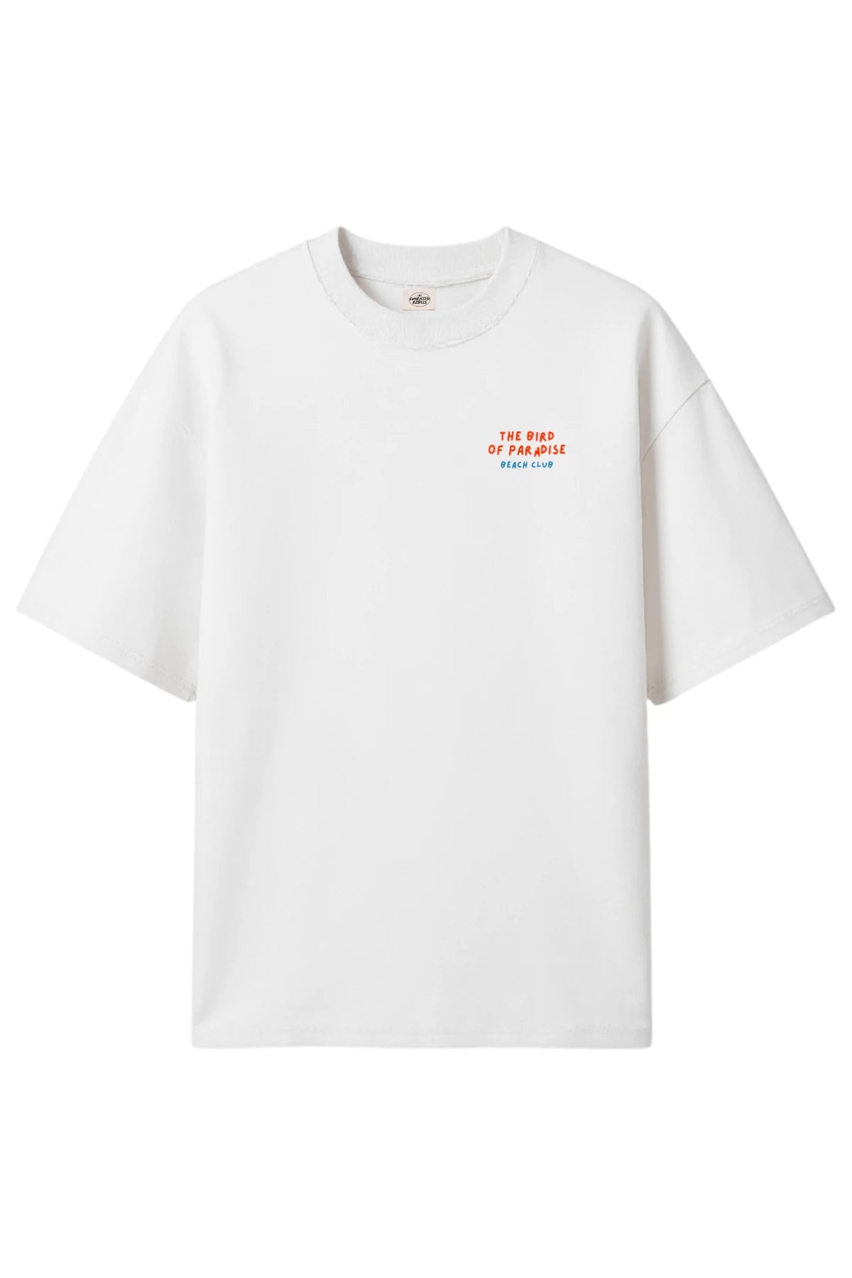 Vorderansicht des weißen The Sunkissed Rebels T-Shirts mit rotem und blauem „Bird of Paradise Beach Club“-Schriftzug auf der Brust.