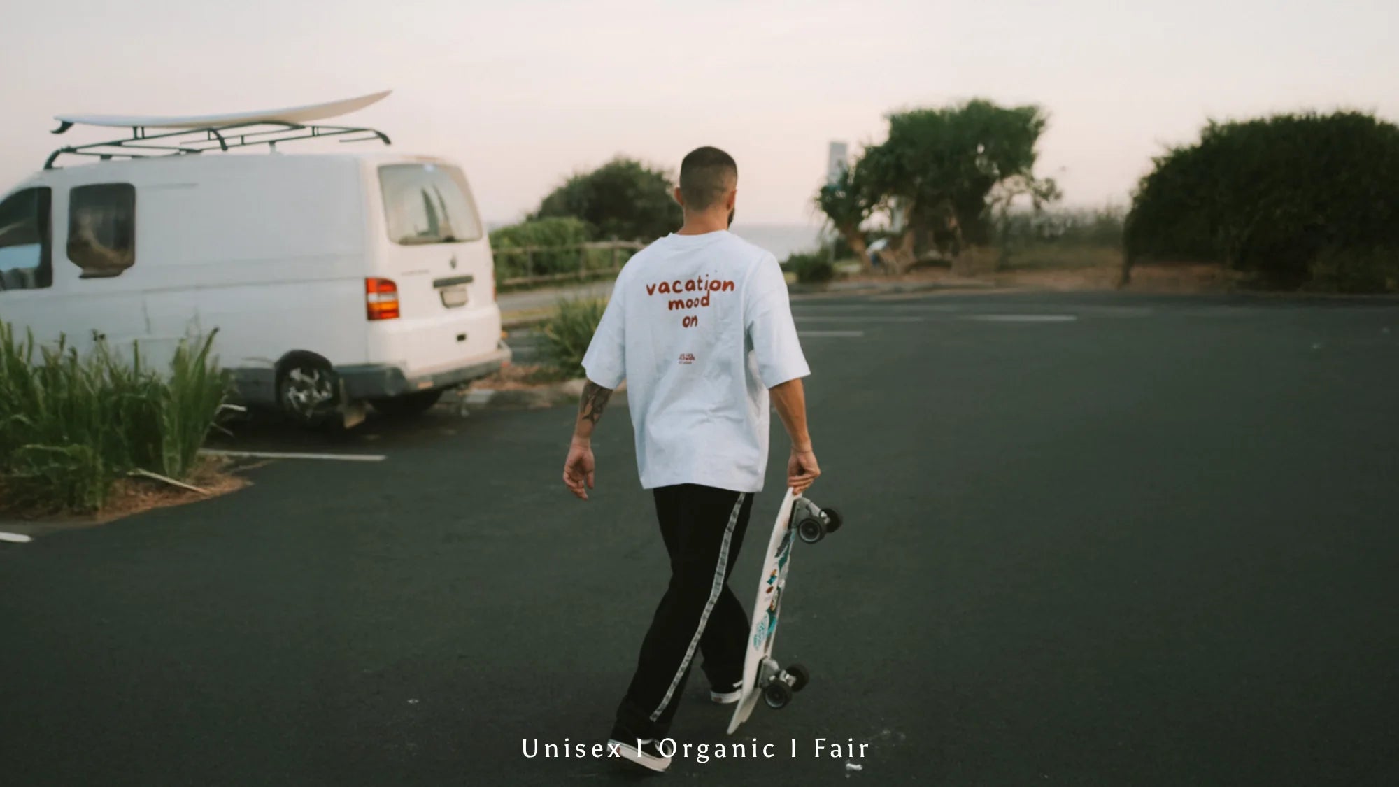 Paar model am Strand von The Sunkissed Rebels