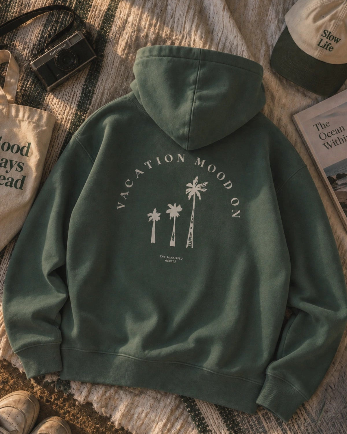 Vacation Mood On Hoodie als Flatlay