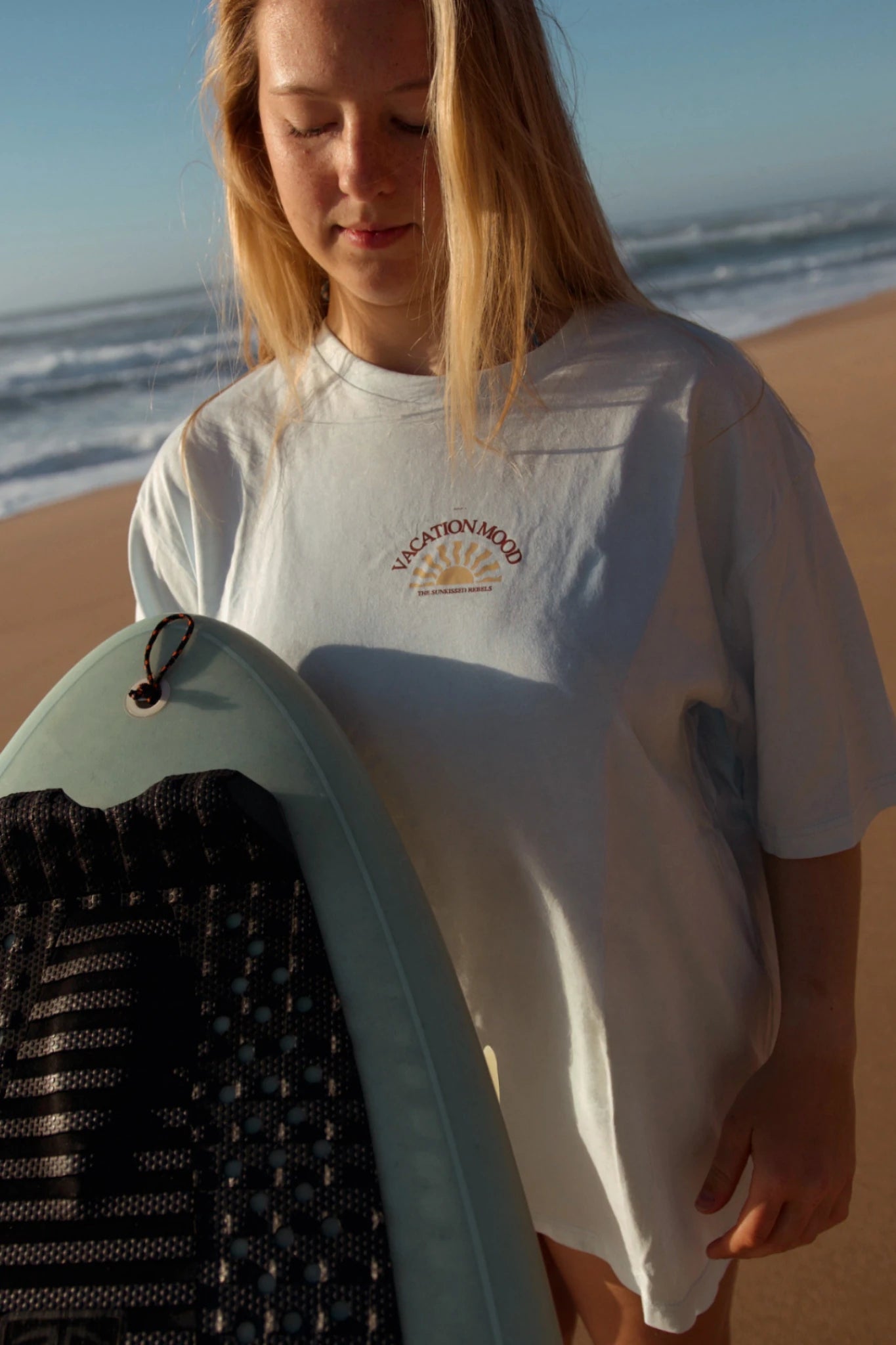 Nahaufnahme Logo und Stoffstruktur vom Iconic Light T-Shirt Pacific Chill