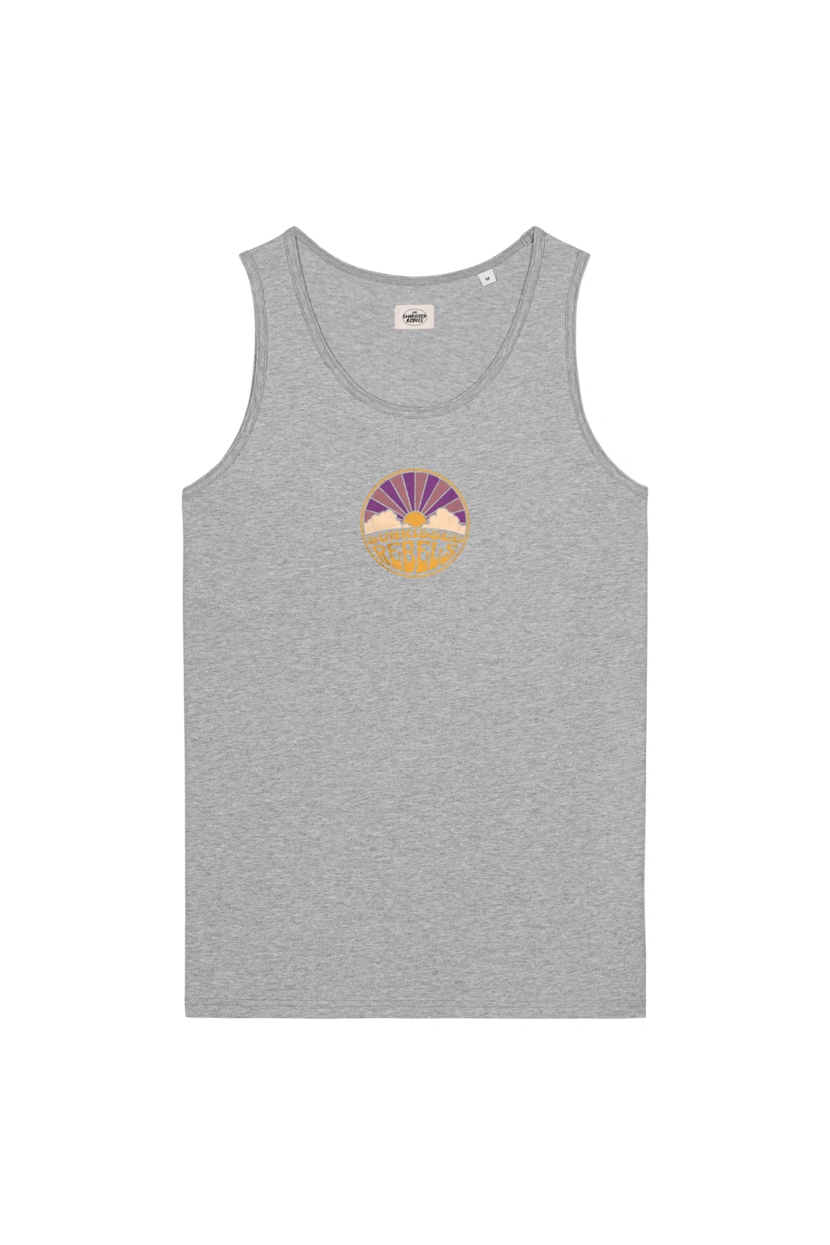Vorderseite des grauen Tanktops mit kleinem, zentralem Sonnen-Logo in Lila-Gelb von The Sunkissed Rebels.