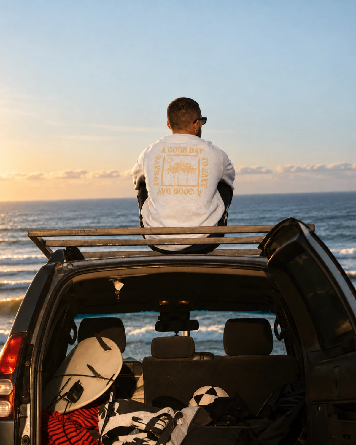 A Good Day Oversized Sweater Cool Grey – Herren Lifestyle beim Surf-Roadtrip am Meer