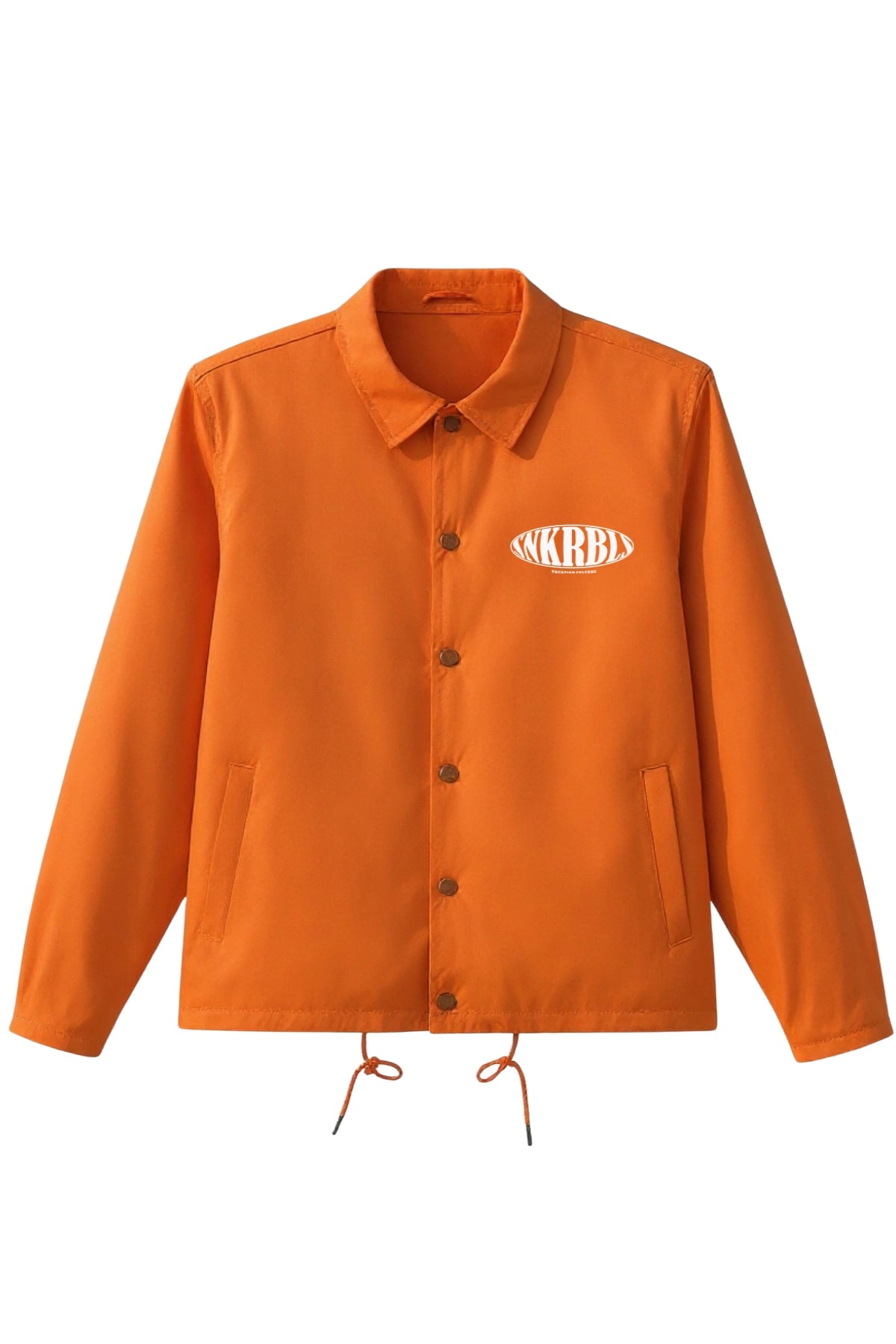 Coach Jacket Flame Orange – Vorderansicht der orangen Übergangsjacke von The Sunkissed Rebels mit Logo auf der Brust.