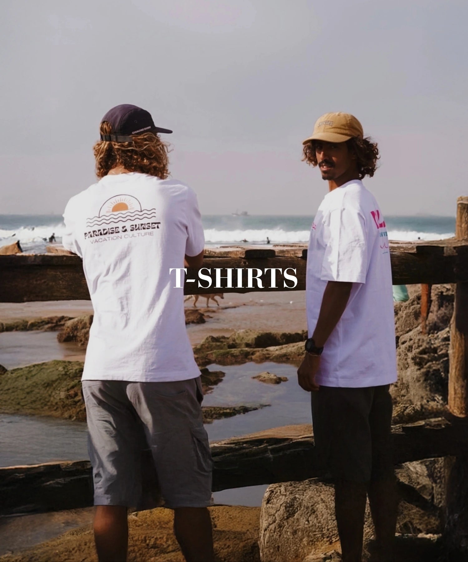 T-Shirts für Männer im Urlaubsstil an der Küste mit Rückendruck