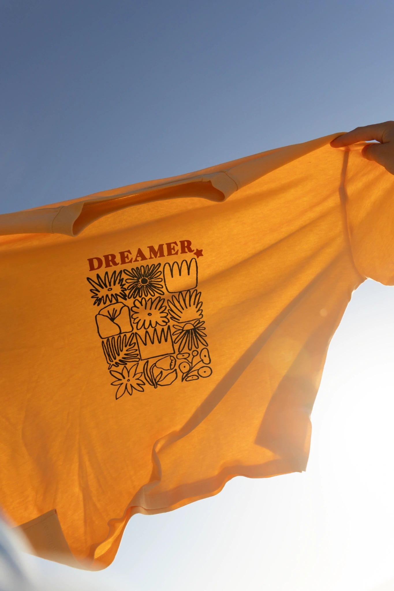 Dreamer Short T-Shirt Papaya – backlit fabric detail print sunset lighting