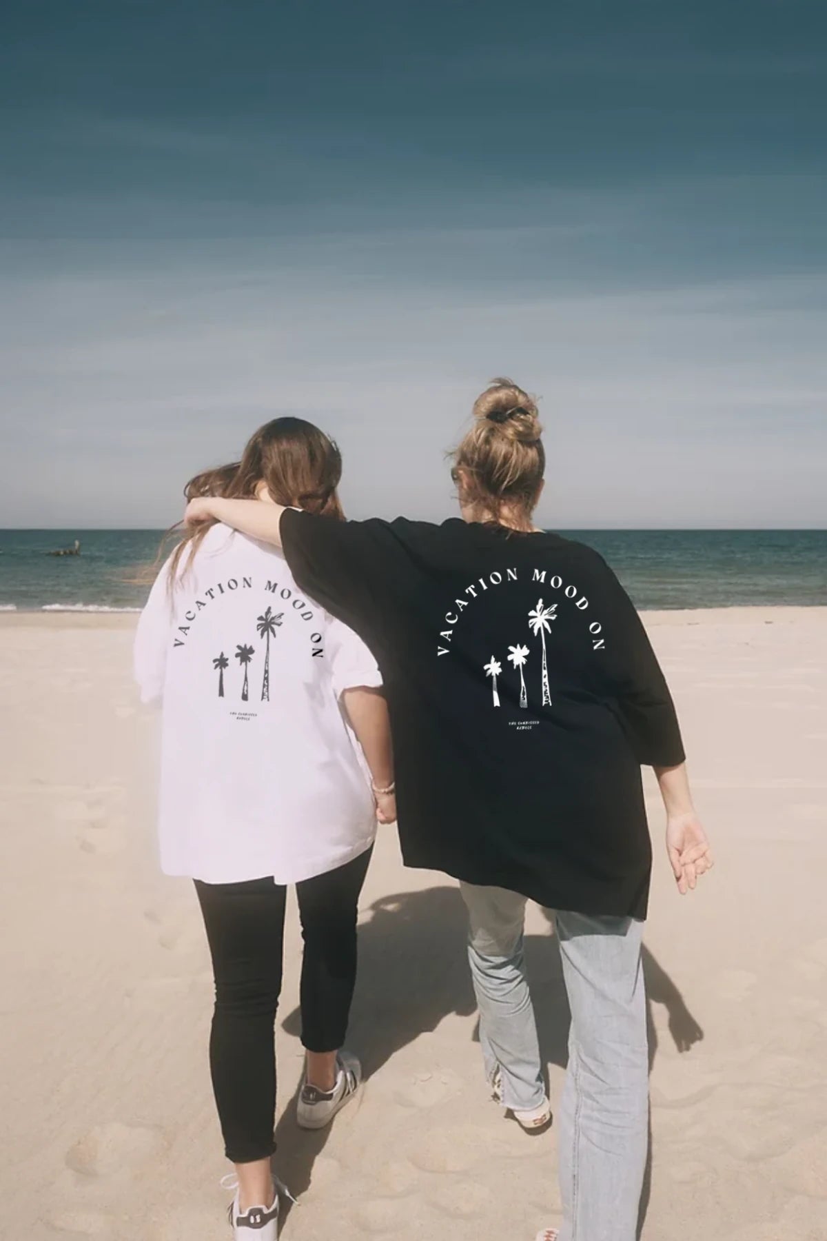 Schwarzes Vacation Mood On T-Shirt – Freundinnen am Strand
