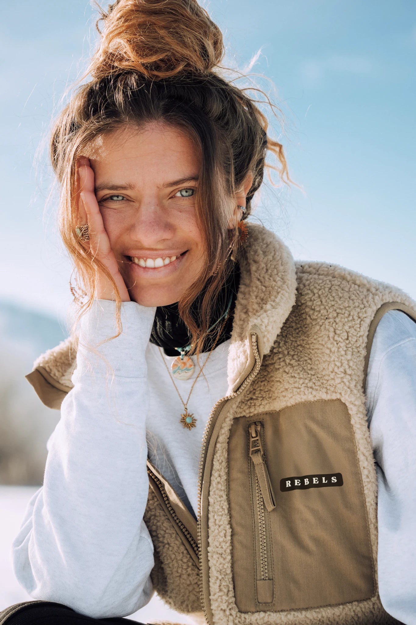 Beige Rebels Fleece Weste Damen von The Sunkissed Rebels – gemütlicher Outdoor Lifestyle Look