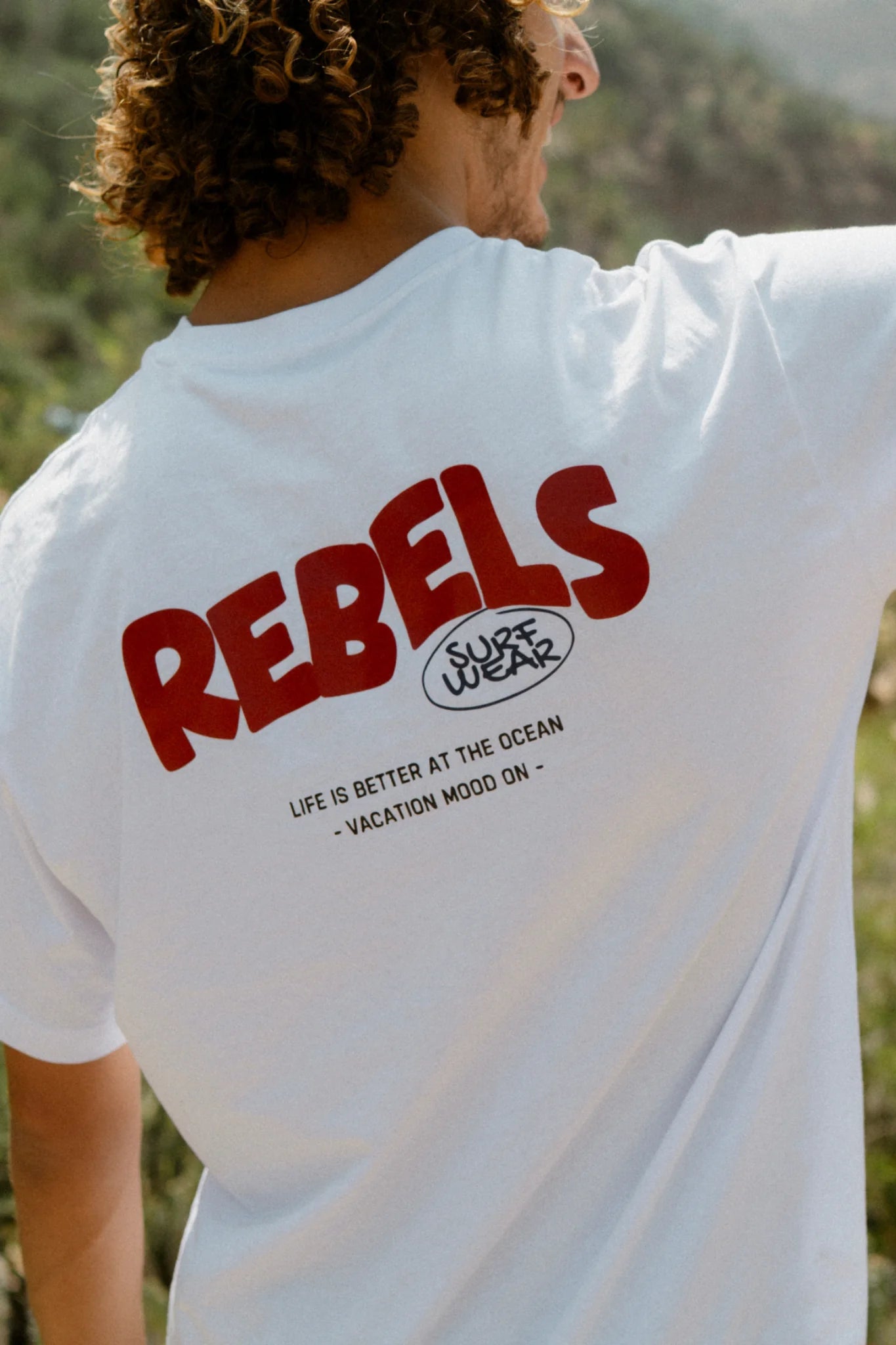 Rebels Surf Wear oversized t-shirt white logo close up back print