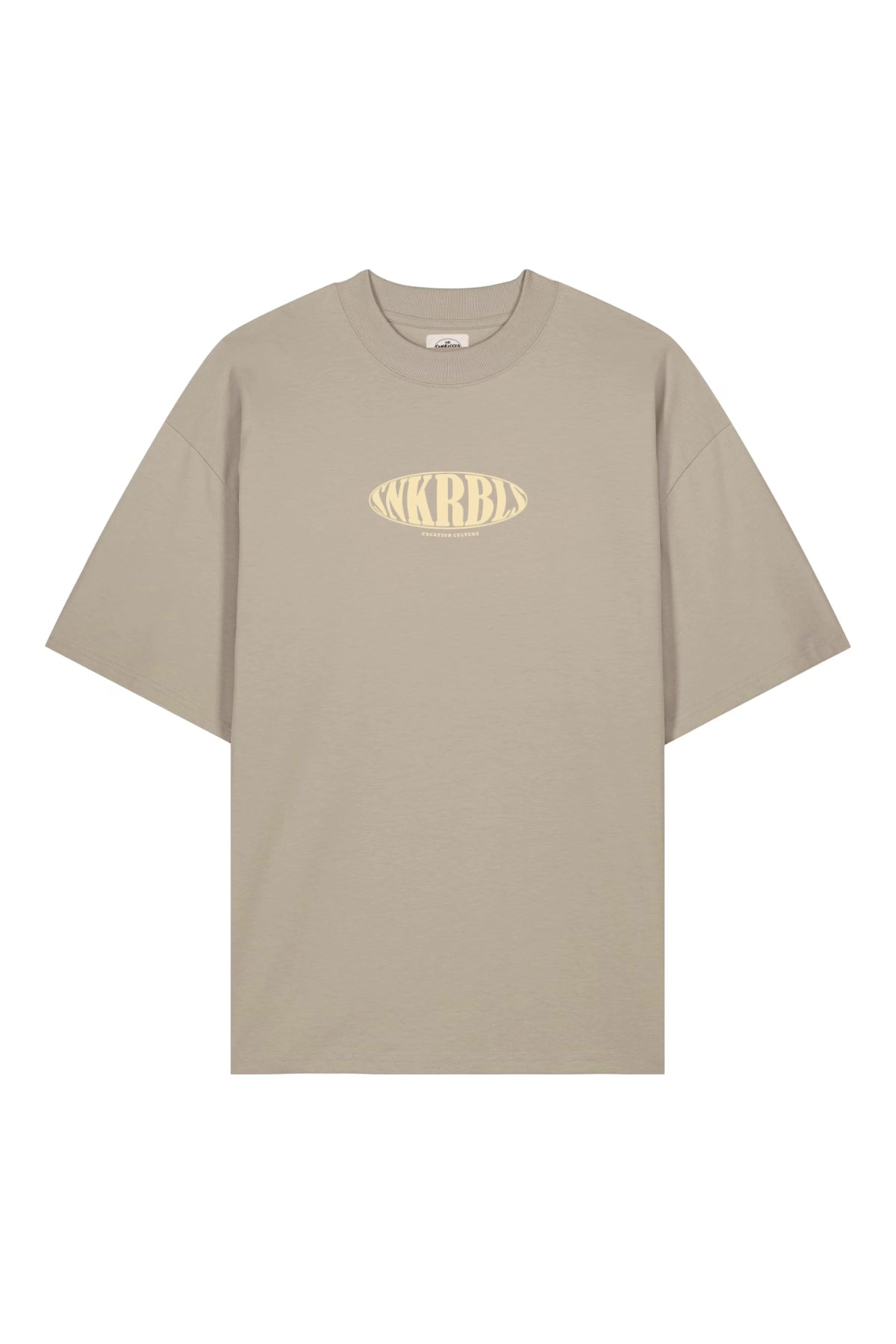 SNKRBLS Boxy Oversized T-Shirt in Stone – Studioaufnahme der Vorderseite mit Logo