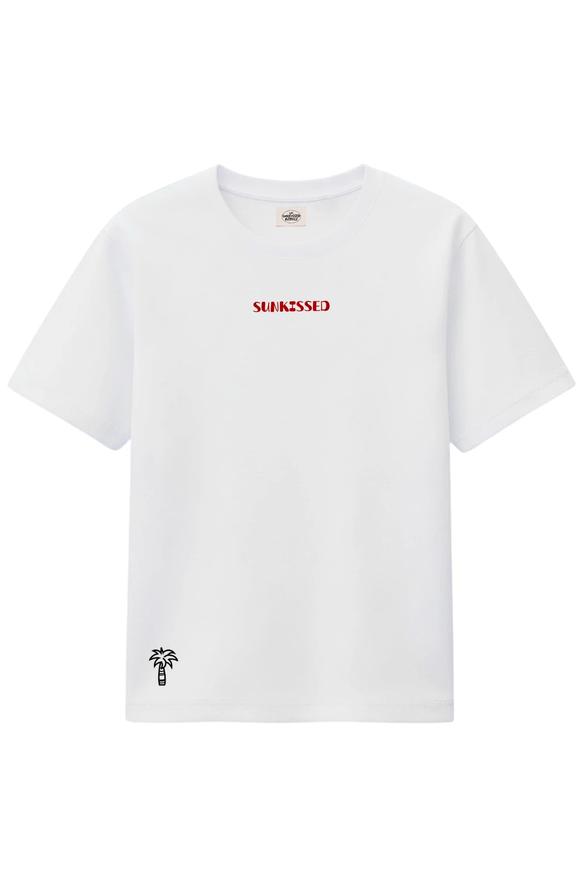 Sunkissed Original T-Shirt White Frontansicht – weißes T-Shirt mit rotem Sunkissed Logo und Palmen-Detail