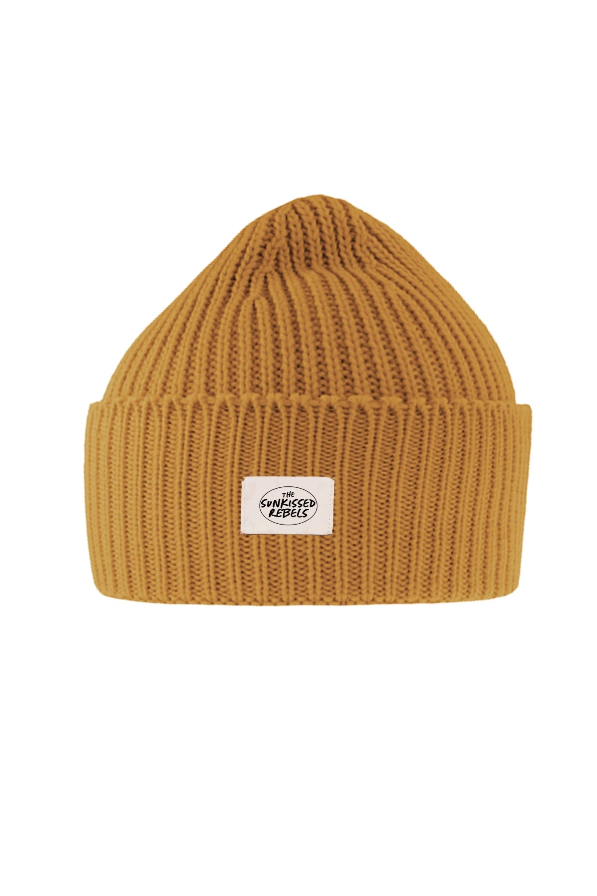 Rebels Big Beanie in Honey Gold von The Sunkissed Rebels aus gerippter Strickstruktur vor weißem Hintergrund