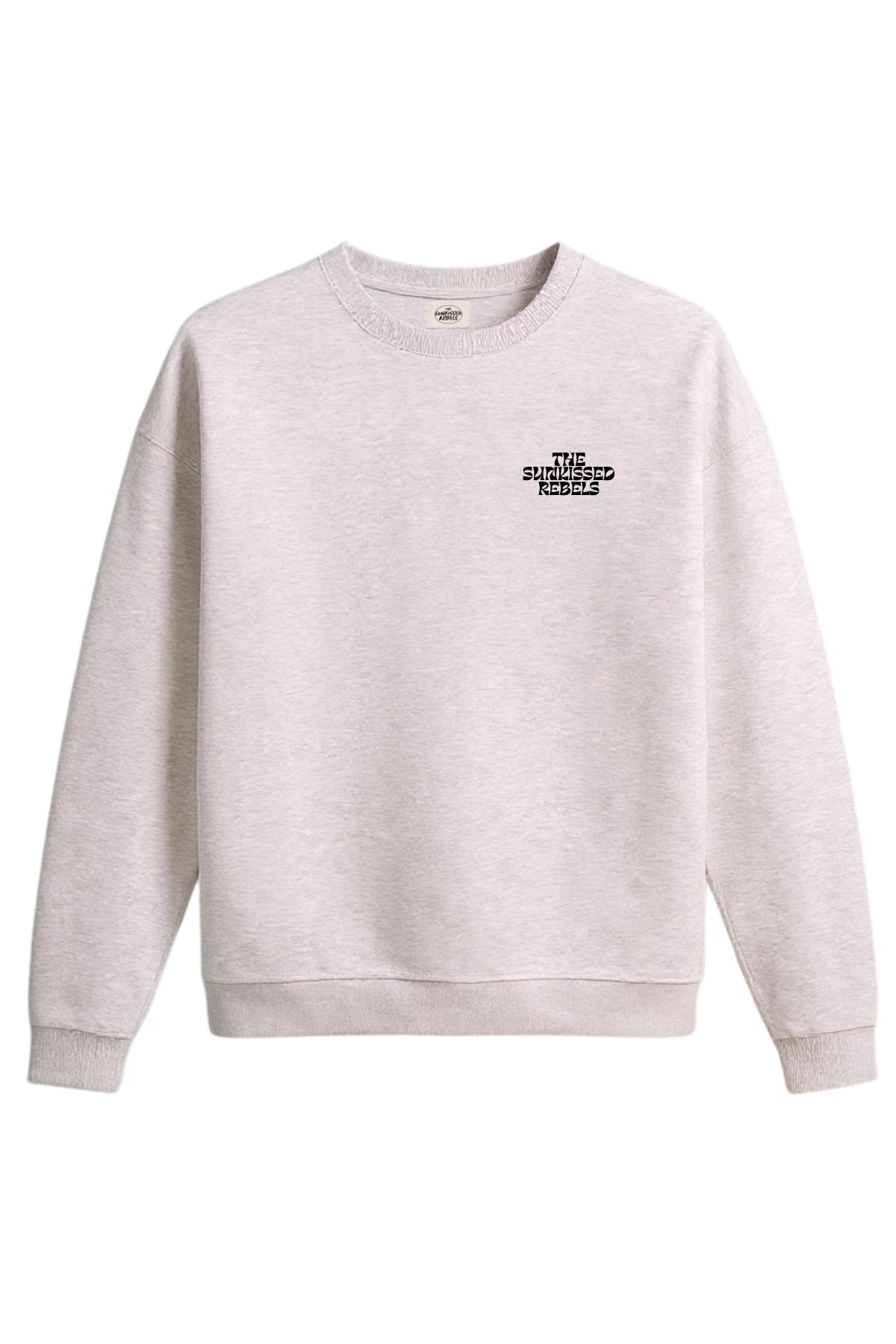 Hellgrauer Sweater mit schwarzem Brustlogo ‘THE SUNKISSED REBELS’, minimalistisches Design von The Sunkissed Rebels.