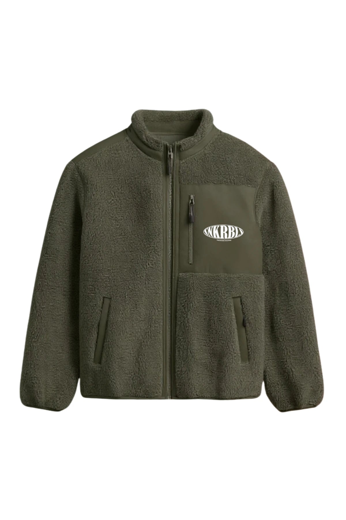 Vorderansicht der The Sunkissed Rebels Fleece Jacket in Khaki mit Reißverschluss und Logo auf der Brusttasche.