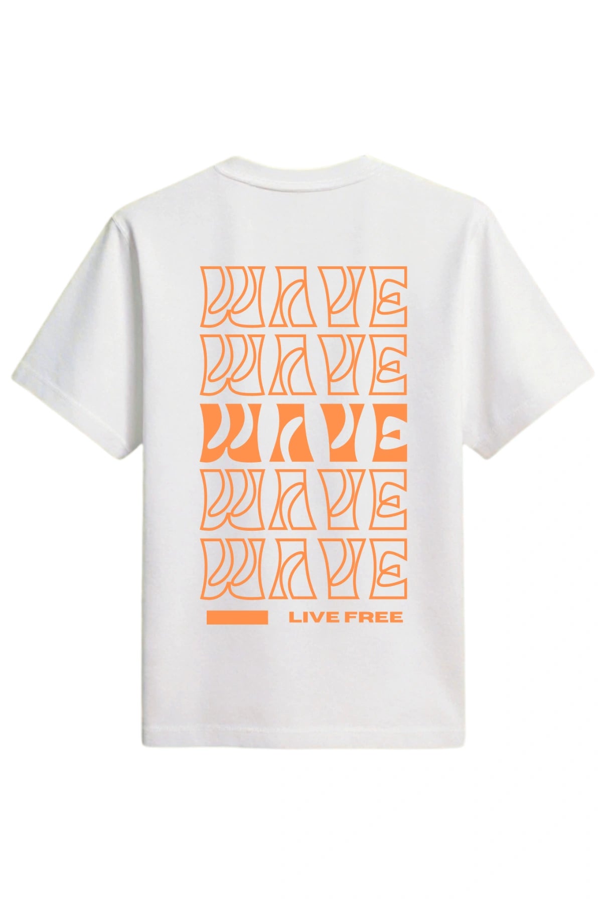 Rückansicht des weißen The Sunkissed Rebels Oversized T-Shirts mit großem orangefarbenem „WAVE LIVE FREE“-Print.