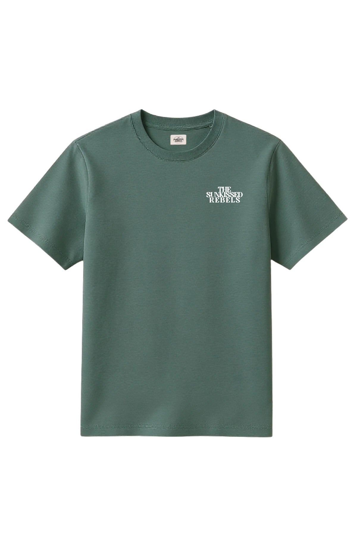 Vorderansicht des grünen The Sunkissed Rebels „Vacation Mood On“ T-Shirts mit kleinem weißen Logo auf der Brust.