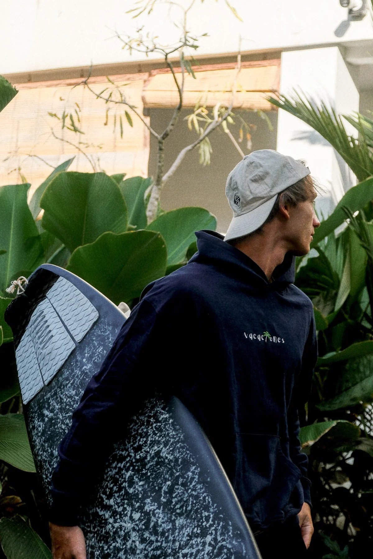 Vacaciones Hoodie Dark Ocean im Skater-Style – moderner Oversized Hoodie von The Sunkissed Rebels.